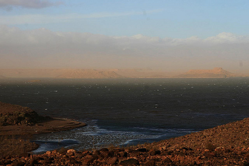 Foto do Lago de Ouarzazate, barragem de Al-Mansour Ad-Dahbi em Ouarzazate Marrocos