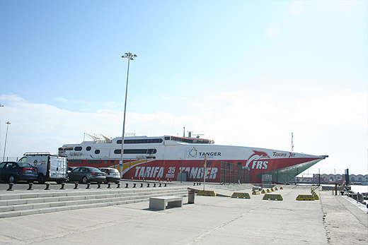 Ferry entre Espanha para Marrocos no porto de Tarifa Ferry entre Espanha para Marrocos no porto de Tarifa