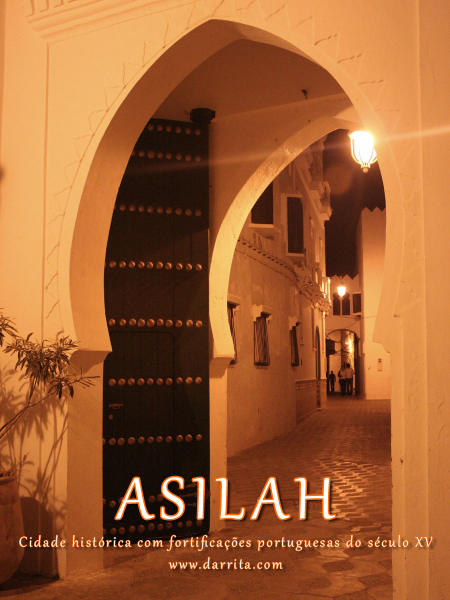 Interior da medina de Asilah à noite