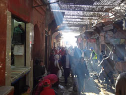 Rua na medina de Marrakech